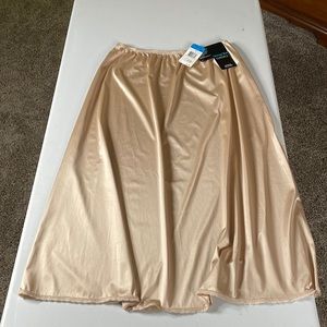 Women’s Vanity Fair Half Slip